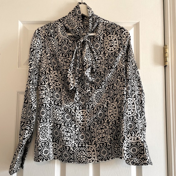 Women’s Small BCBG Maxazria silky blouse - Picture 1 of 4